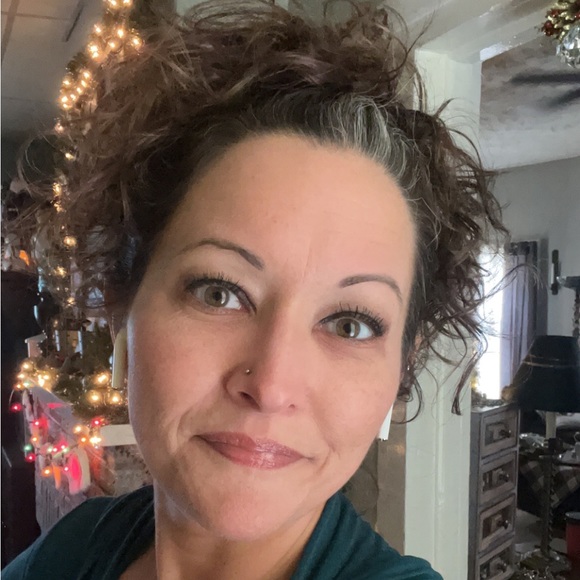 Meet your Posher, Andrea - Picture 3 of 4